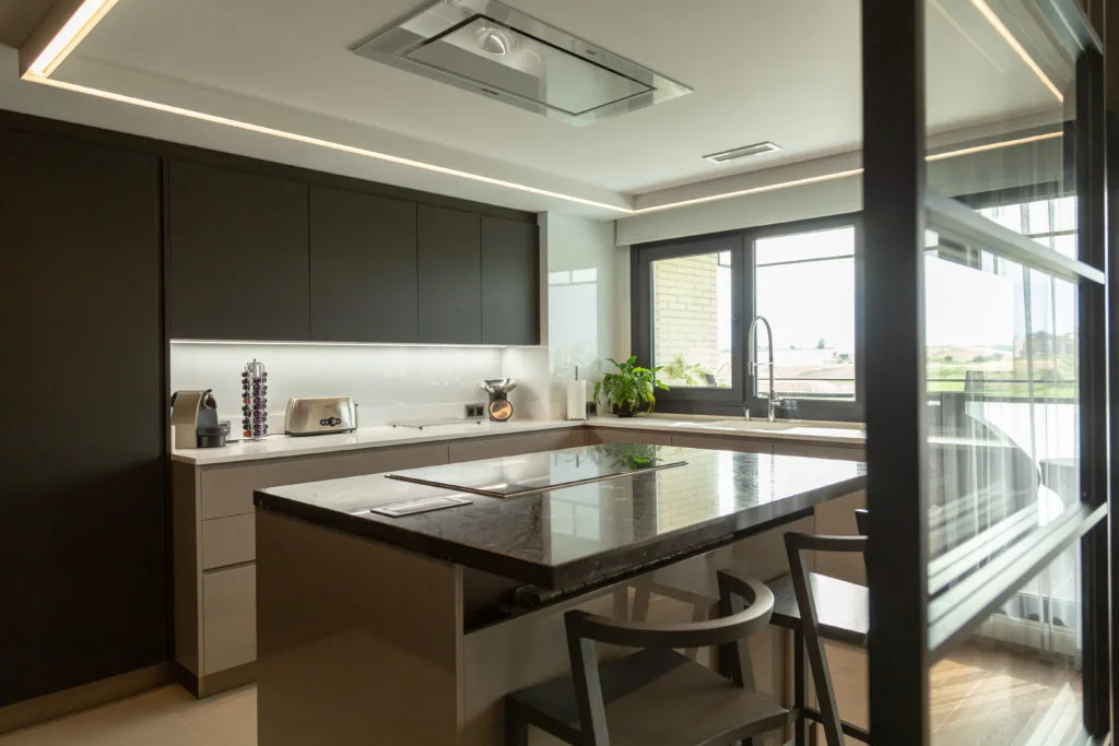 Cocina reformada por Estudio 44 en Valdebebas, Madrid