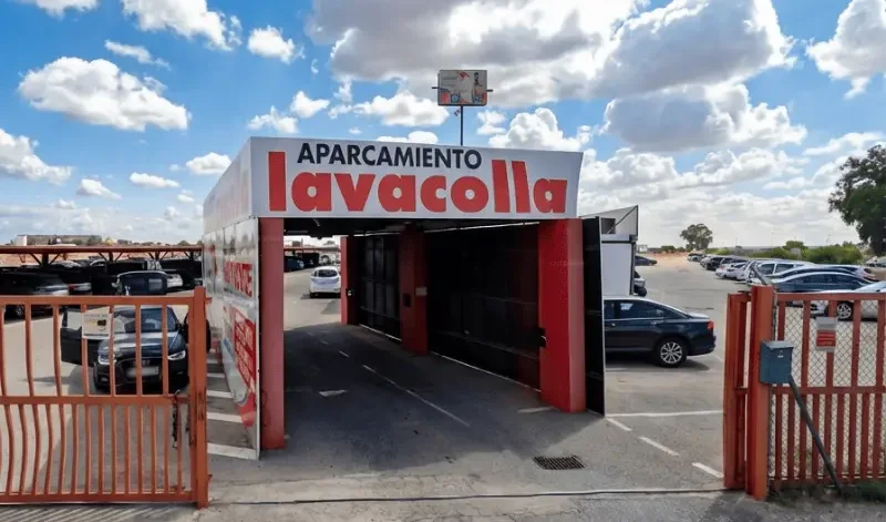 Entrada del aparcamiento Lavacolla